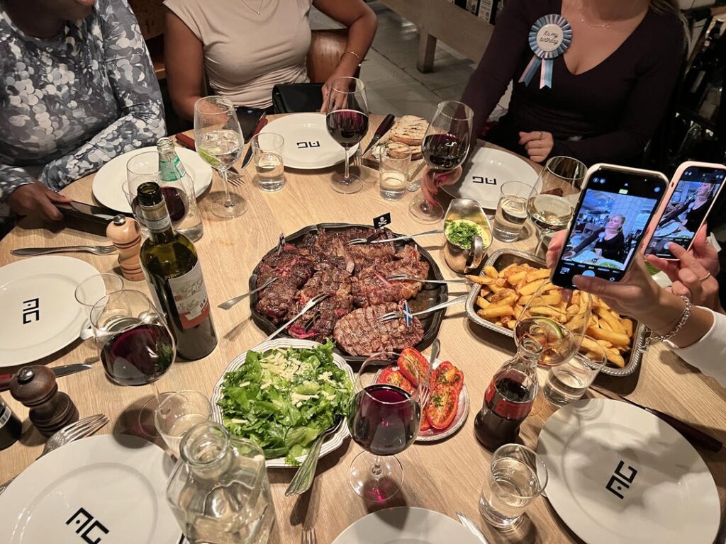 Comment organiser le dîner parfait entre amis
